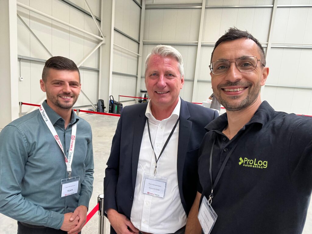 Marco Bernstein von ProLog Automation und Nico Hackmann von mobile Robots beim mR xPERIENCE DAY in Meinerzhagen