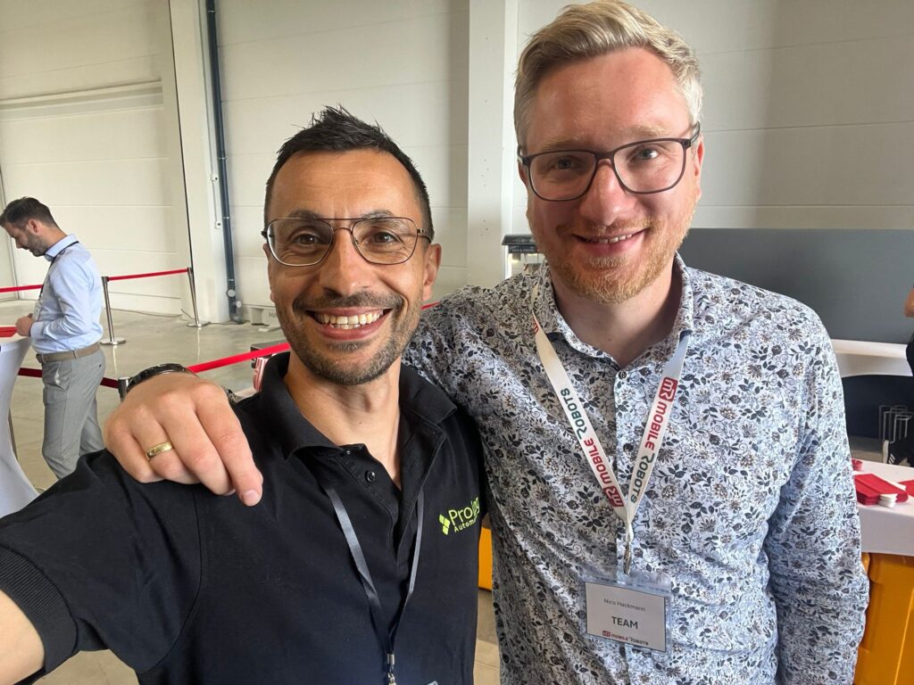 Marco Bernstein von ProLog Automation und Nico Hackmann von mobile Robots beim mR xPERIENCE DAY in Meinerzhagen