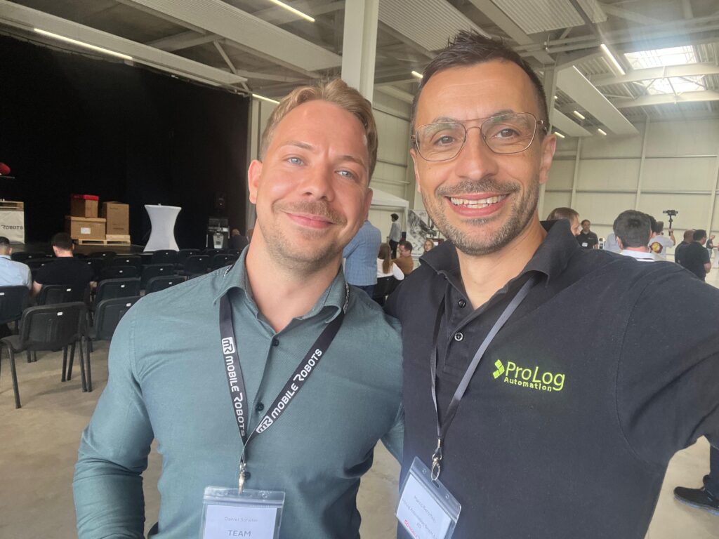Marco Bernstein von ProLog Automation und Daniel Schäfer beim mR xPERIENCE DAY in Meinerzhagen